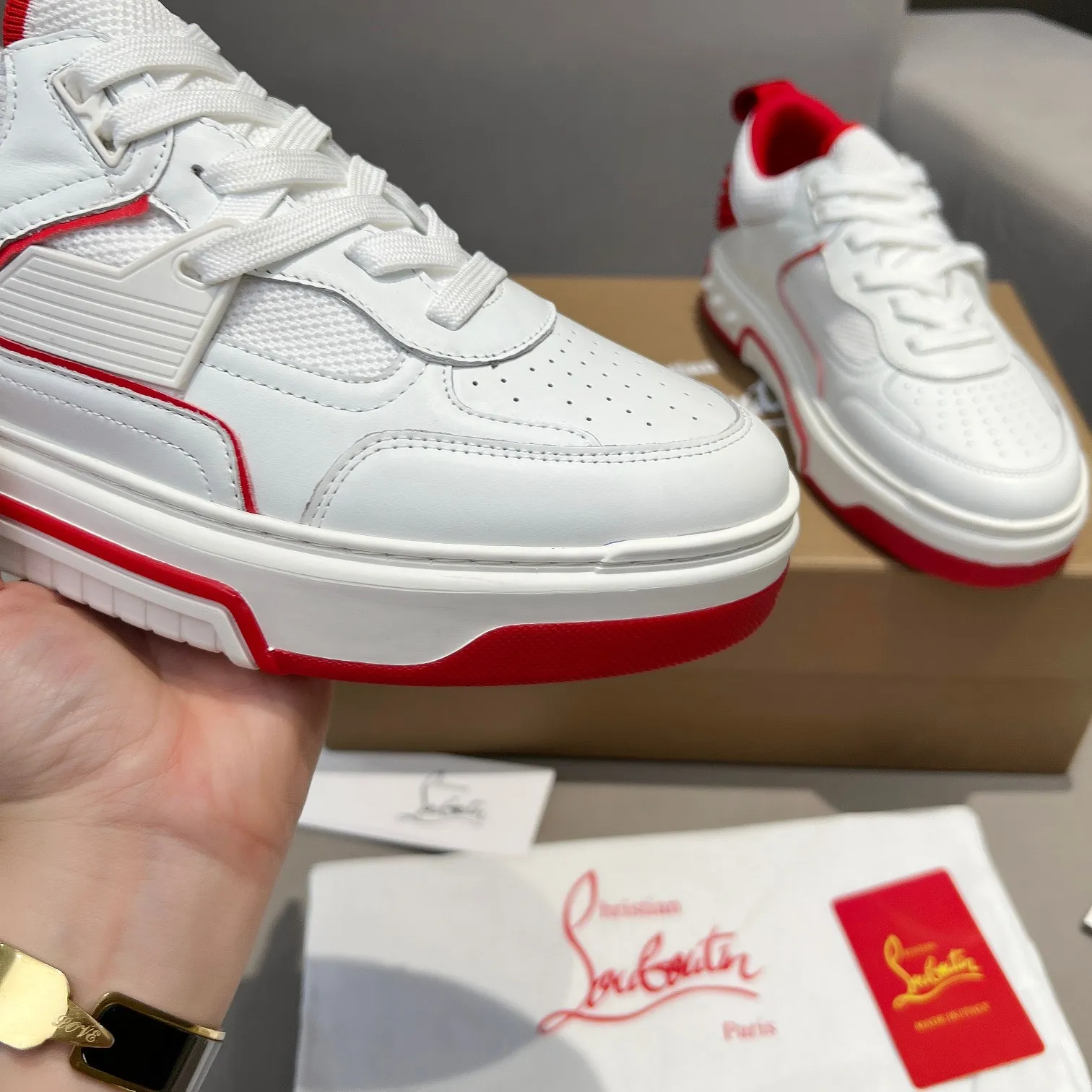Men's shoes 💰700 🌹🌹🌹̋ Wang Junkai Yang Mi Xu Kai Zhang Jingyi Ding Chengxin Chen Muchi Wang Ziyi Same style Christian Louboutin 2024 [New product] ASTROLOUBI unisex thick-soled sports shoes red-soled shoes perfectly integrate fashion and sports, The fabrics are made of luxurious calfskin, soft suede, smooth satin and laminated leather, and the back is decorated with classic rivets. The interior is blended with a knitted tongue for added durability, breathability and quick-drying comfort. The outsole is made of a combination of EVA foam and imported rubber, and the colorful CL iconic letters on the side of the outsole show the brand's unique style. It is a ceiling-level comfortable skate shoe! ! ! Available in multiple colors, women’s sizes 35–40, men’s sizes 39–45